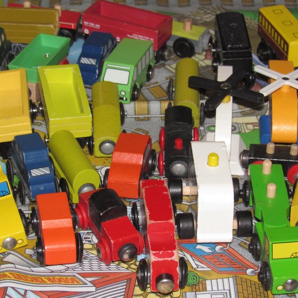 Thomas Brio Compatible Wooden Railway Train Engine Track Lot 49 Cargo Cars - Picture 3 of 4